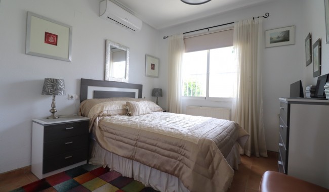 Resale - Villa - Algorfa - Montebello