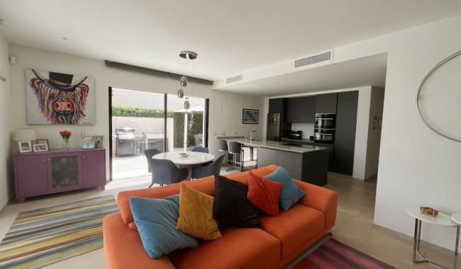 Resale - Villa - Los Montesinos - La Herrada