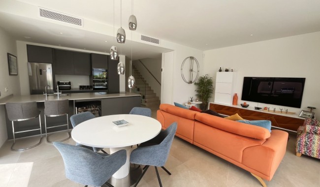 Resale - Villa - Los Montesinos - La Herrada