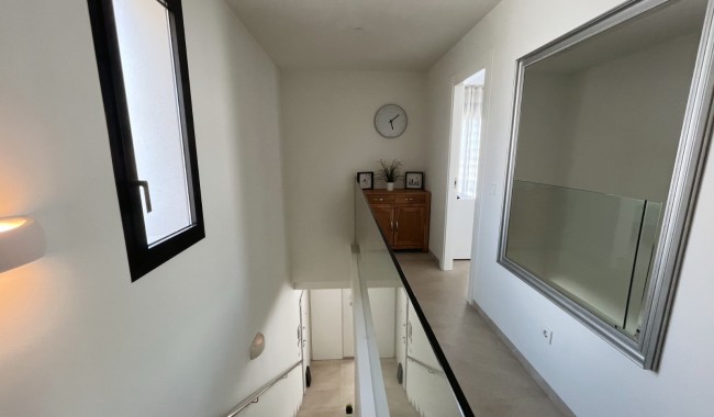 Resale - Villa - Los Montesinos - La Herrada