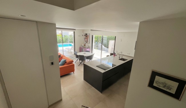 Resale - Villa - Los Montesinos - La Herrada