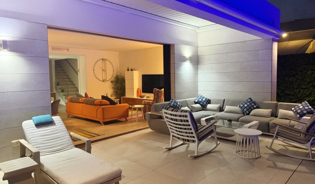Resale - Villa - Los Montesinos - La Herrada