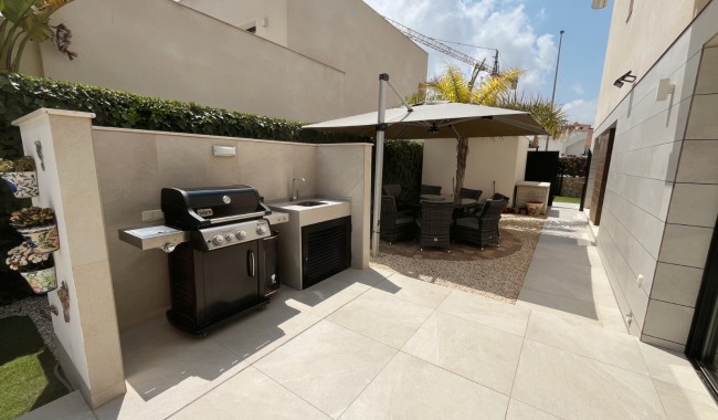 Resale - Villa - Los Montesinos - La Herrada