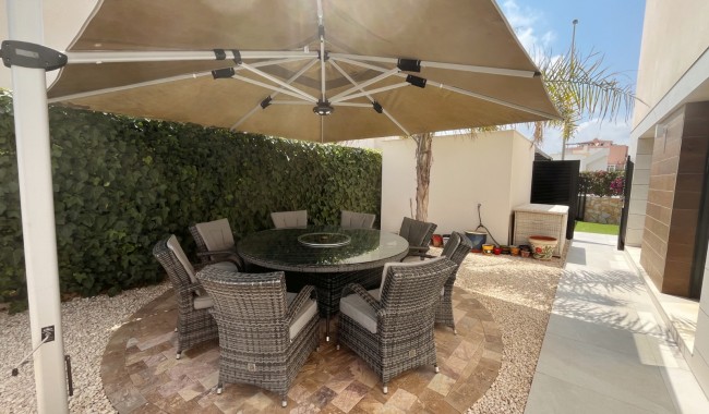 Resale - Villa - Los Montesinos - La Herrada