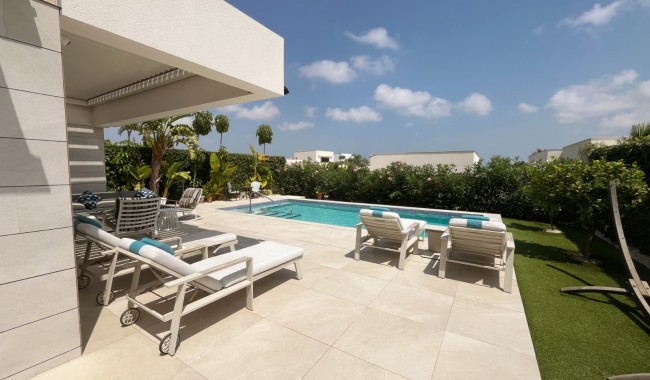 Resale - Villa - Los Montesinos - La Herrada