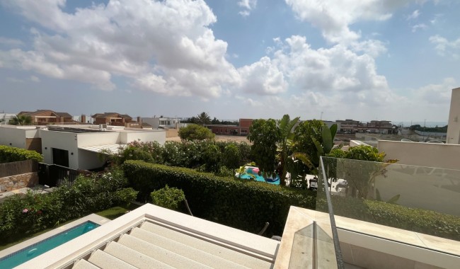 Resale - Villa - Los Montesinos - La Herrada