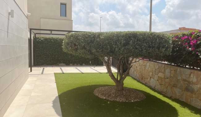Resale - Villa - Los Montesinos - La Herrada