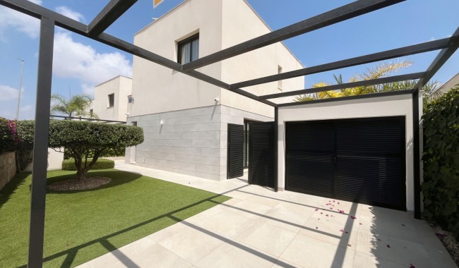Resale - Villa - Los Montesinos - La Herrada