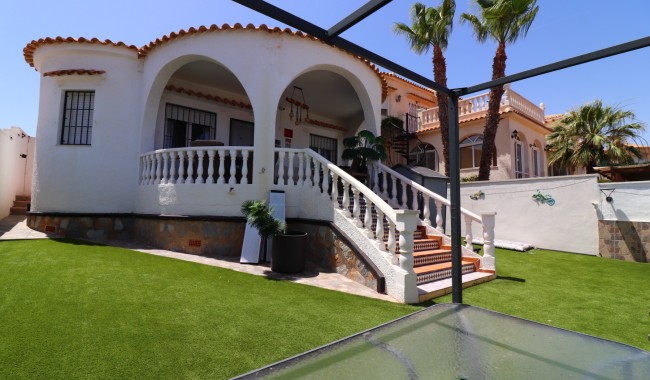 Begagnad - Villa - Orihuela Costa - Villamartín