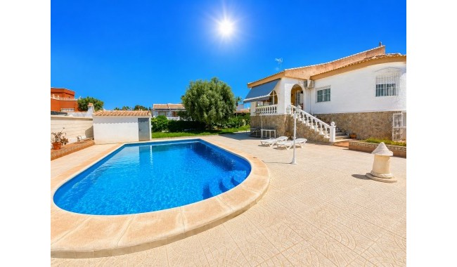 Resale - Villa - Torrevieja - Torreta florida