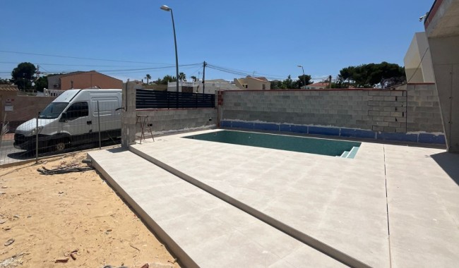 Brukt - Villa - El Chaparral, Torrevieja - El Chaparral