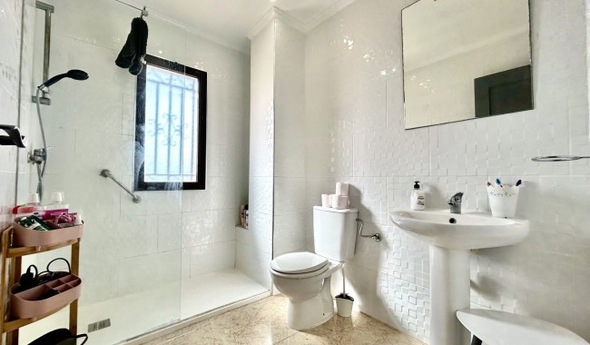 Brukt - Villa - Villamartín - Blue Lagoon