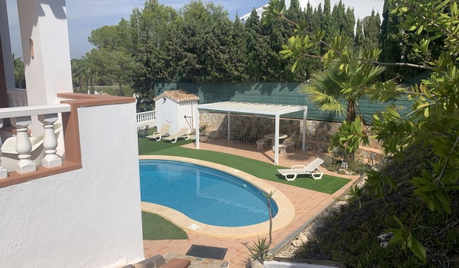 Resale - Villa - Villamartín
