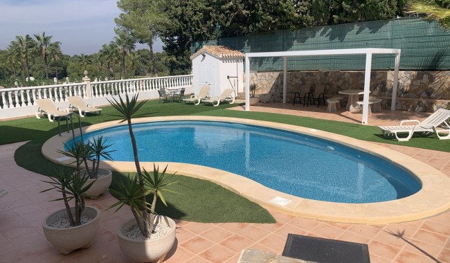 Resale - Villa - Villamartín