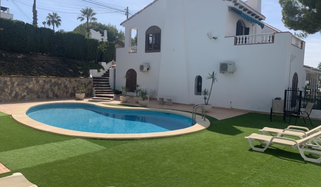 Resale - Villa - Villamartín