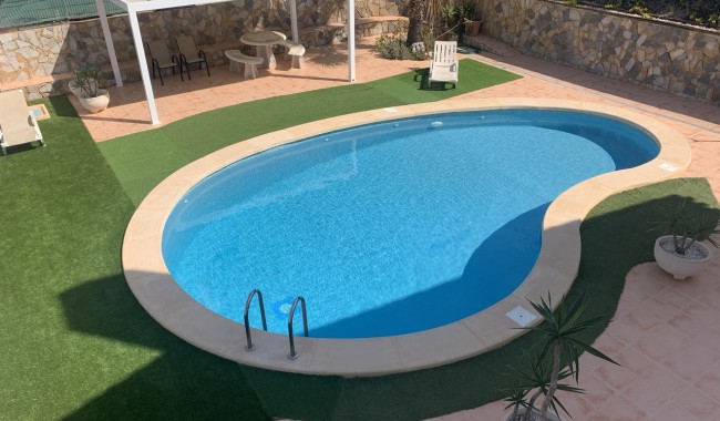 Resale - Villa - Villamartín