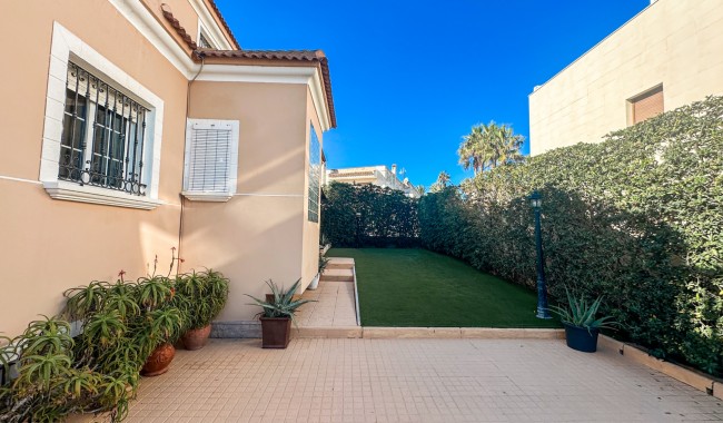 Sprzedaż - Willa - La Mata, Torrevieja - La Mata