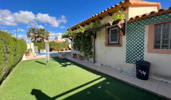 Resale - Villa - Orihuela - Cabo Roig