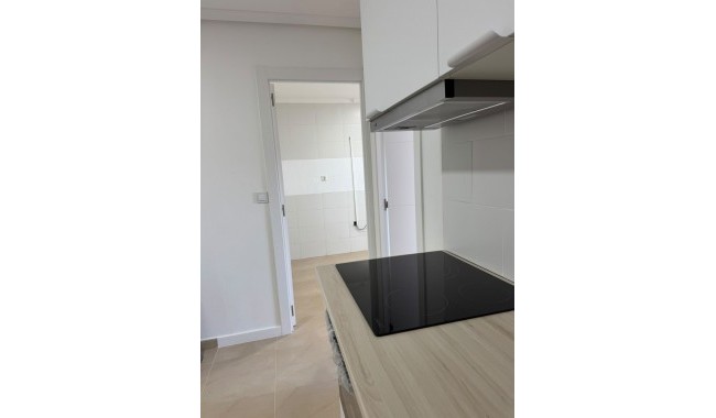 Resale - Apartment - Torrevieja - Puerto