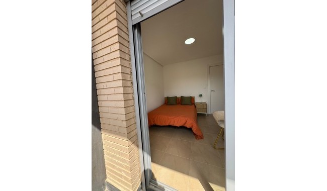 Resale - Apartment - Torrevieja - Puerto