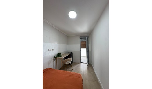 Resale - Apartment - Torrevieja - Puerto