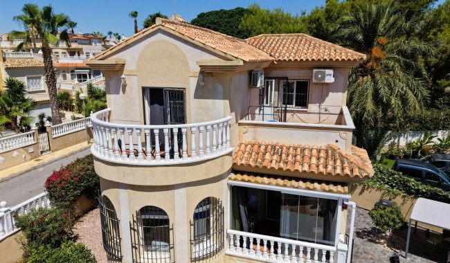 Brukt - Villa - Villamartín - Costa Blanca
