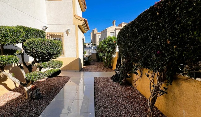 Brukt - Villa - Villamartín - Costa Blanca
