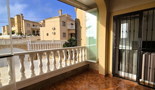 Brukt - Villa - Villamartín - Costa Blanca