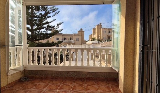 Brukt - Villa - Villamartín - Costa Blanca
