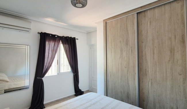 Brukt - Villa - Villamartín - Costa Blanca