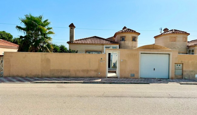 Brukt - Villa - Torrevieja - Urbanización San Luis