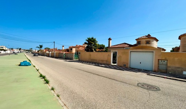 Brukt - Villa - Torrevieja - Urbanización San Luis