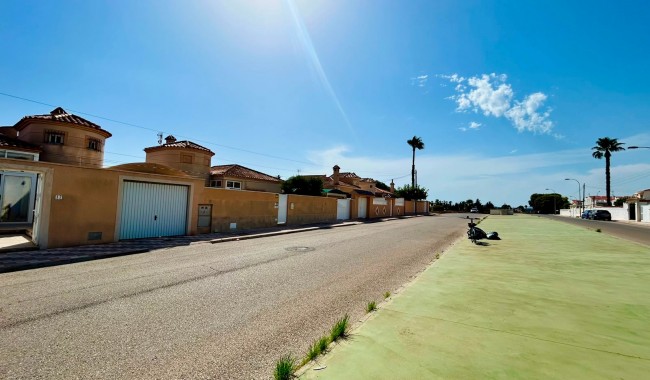 Brukt - Villa - Torrevieja - Urbanización San Luis