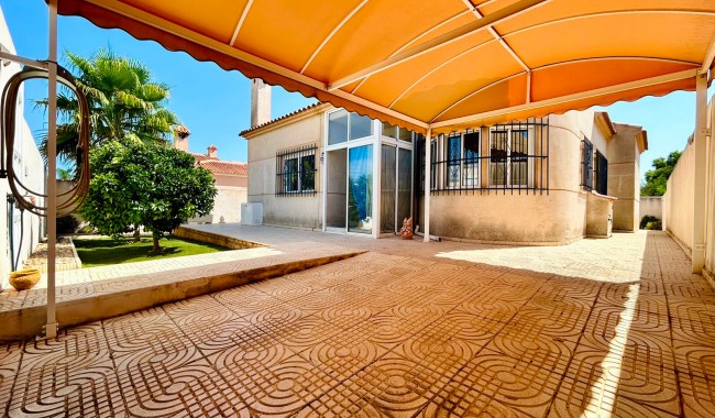 Brukt - Villa - Torrevieja - Urbanización San Luis