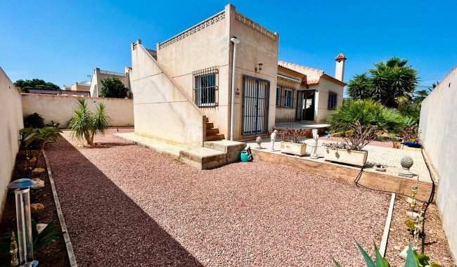 Brukt - Villa - Torrevieja - Urbanización San Luis
