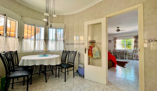 Brukt - Villa - Torrevieja - Urbanización San Luis