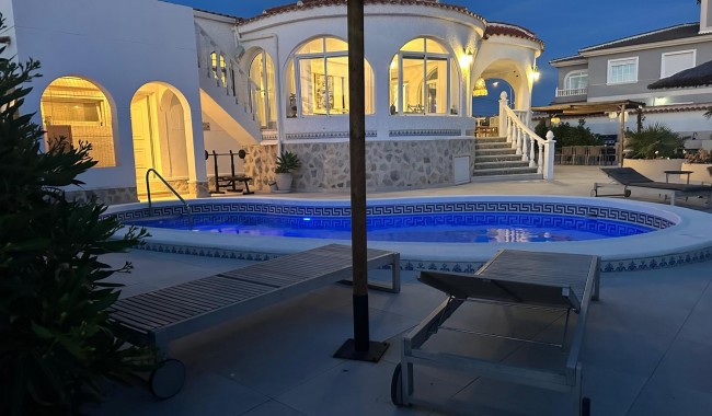 Villa - Segunda mano - Torrevieja - Costa Blanca Sur