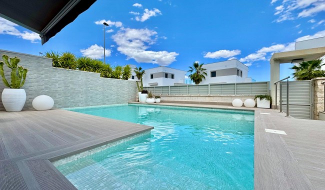 Resale - Villa - San Miguel de Salinas - Bellavista