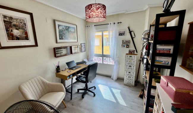 Resale - Apartment - Almoradi - centro