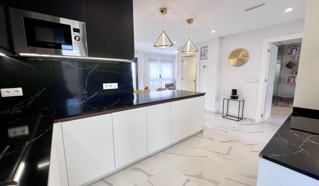 Sprzedaż - Apartament - San Miguel de Salinas