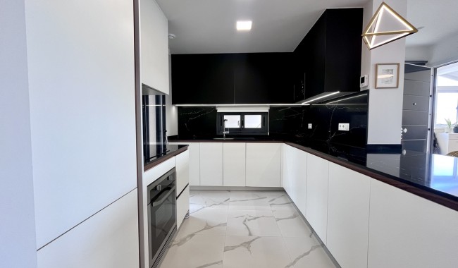 Sprzedaż - Apartament - San Miguel de Salinas