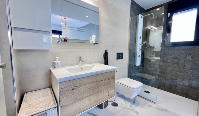 Sprzedaż - Apartament - San Miguel de Salinas
