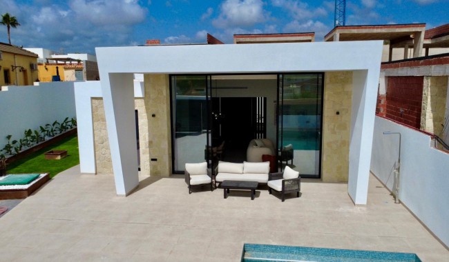 Brukt - Villa - El Chaparral, Torrevieja - El Chaparral