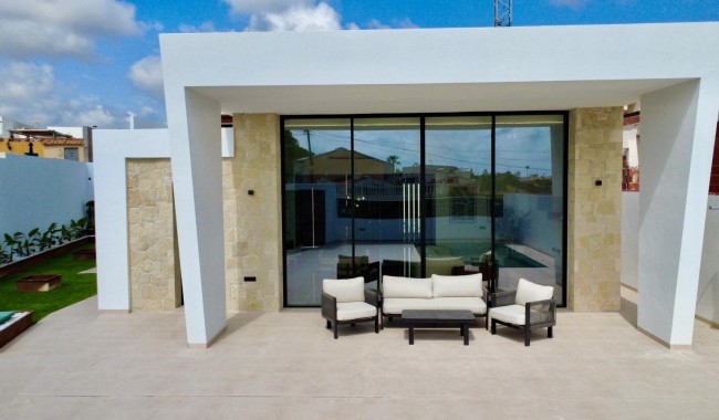 Brukt - Villa - El Chaparral, Torrevieja - El Chaparral