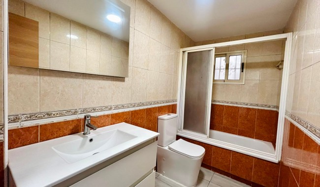 Sprzedaż - Apartament - Torrevieja - Centro