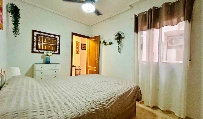 Sprzedaż - Apartament - Torrevieja - Centro