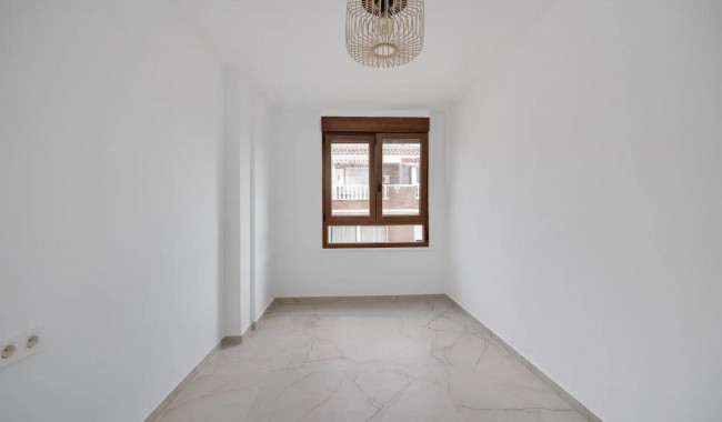 Sprzedaż - Apartament - Torrevieja - Torrevieja C
