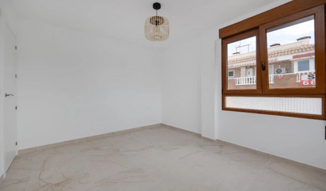 Sprzedaż - Apartament - Torrevieja - Torrevieja C