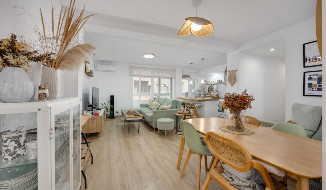 Sprzedaż - Apartament - Torrevieja - Playa de los Naufragos