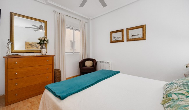 Sprzedaż - Apartament - Torrevieja - Playa de La Acequion